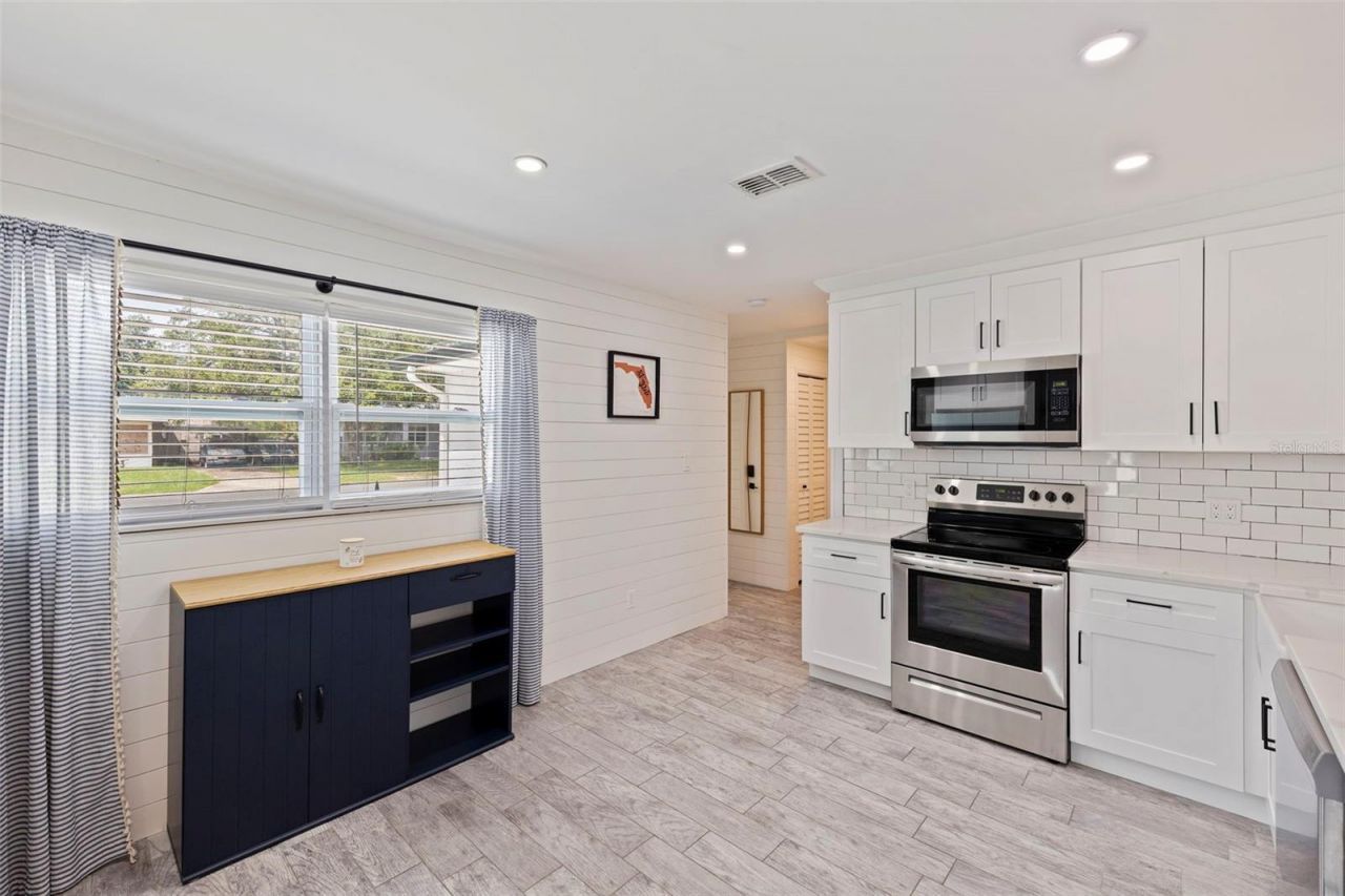 1317 Essex Drive N, Saint Petersburg, FL 33710 Photo