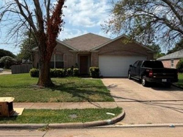 822 Breton Drive , Glenn Heights, TX 75154
