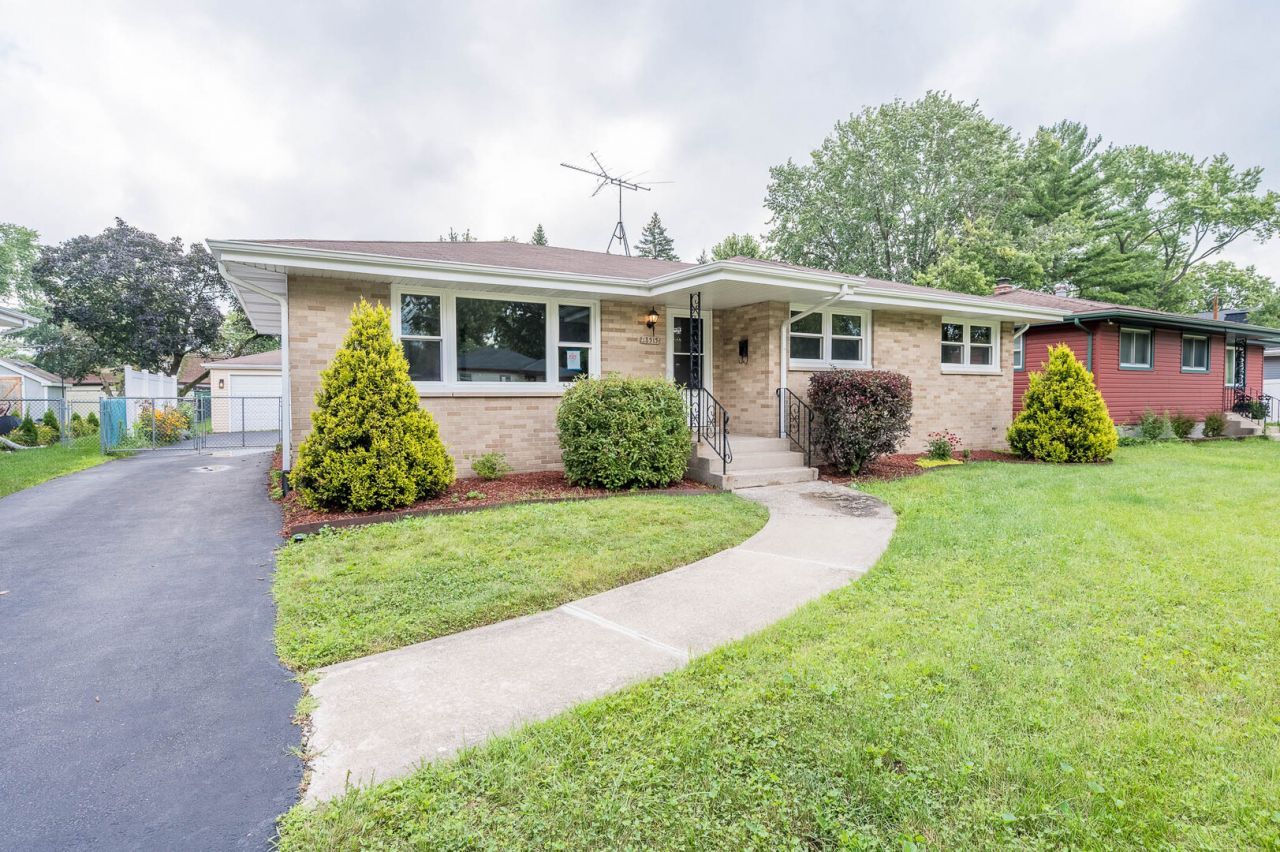 18515 Oakley Avenue, Lansing, IL 60438 Main Photo