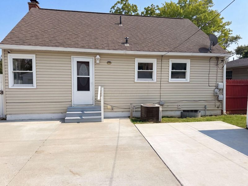 651 Raleigh Drive , Columbus, OH 43228 Photo 5