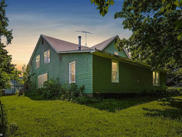 14332 Irish Ridge Road, Burlington, IA 52601