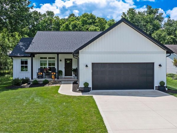 2776 Apple Valley Drive , Howard, OH 43028