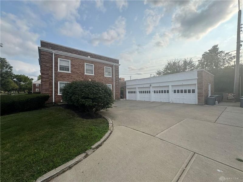 2515 Shafor Boulevard, Unit 4, Oakwood, OH 45419 Photo 2