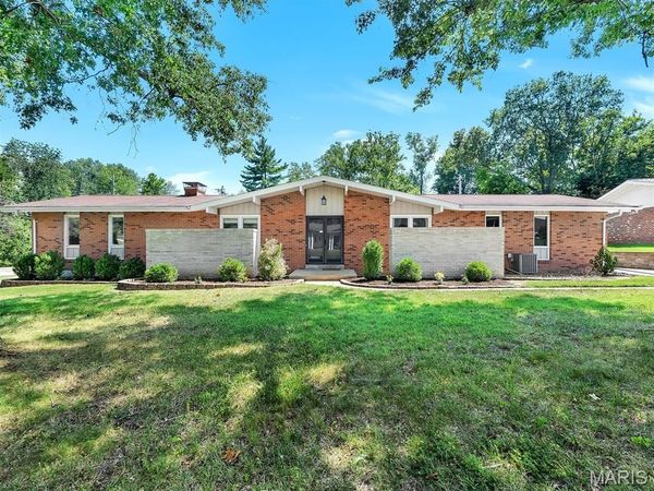 22 La Gorce Drive, Chesterfield, MO 63017