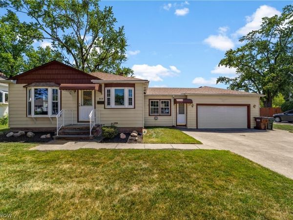 9319 Pinegrove Avenue , Parma, OH 44129