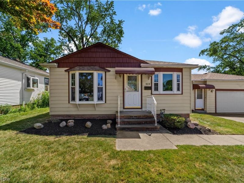 9319 Pinegrove Avenue , Parma, OH 44129 Photo 2