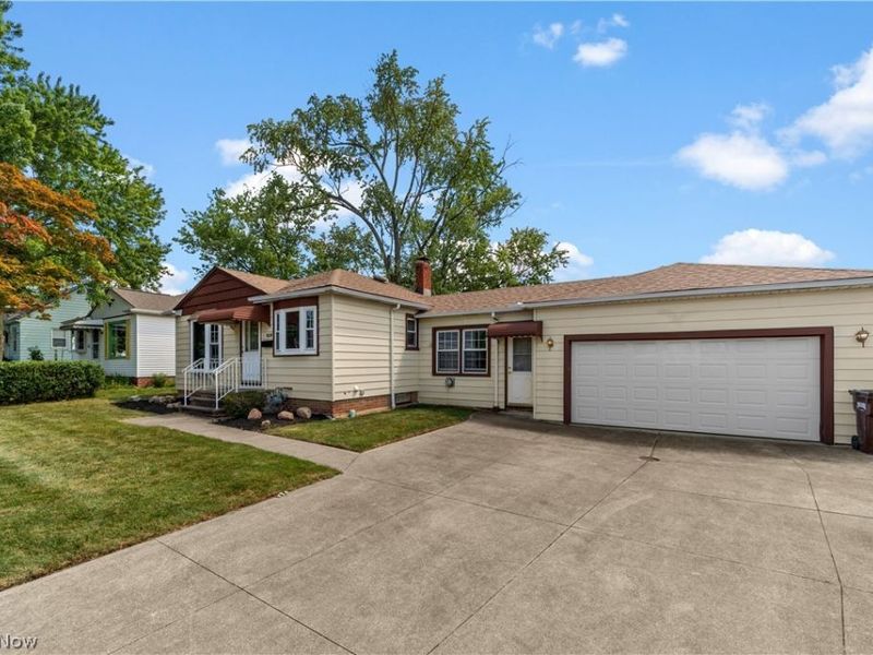 9319 Pinegrove Avenue , Parma, OH 44129 Photo 3