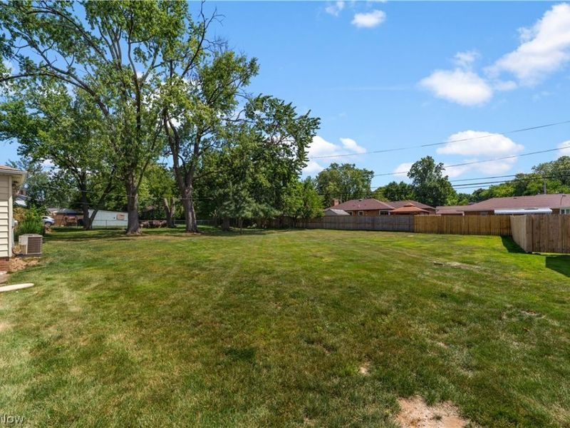 9319 Pinegrove Avenue , Parma, OH 44129 Photo 31