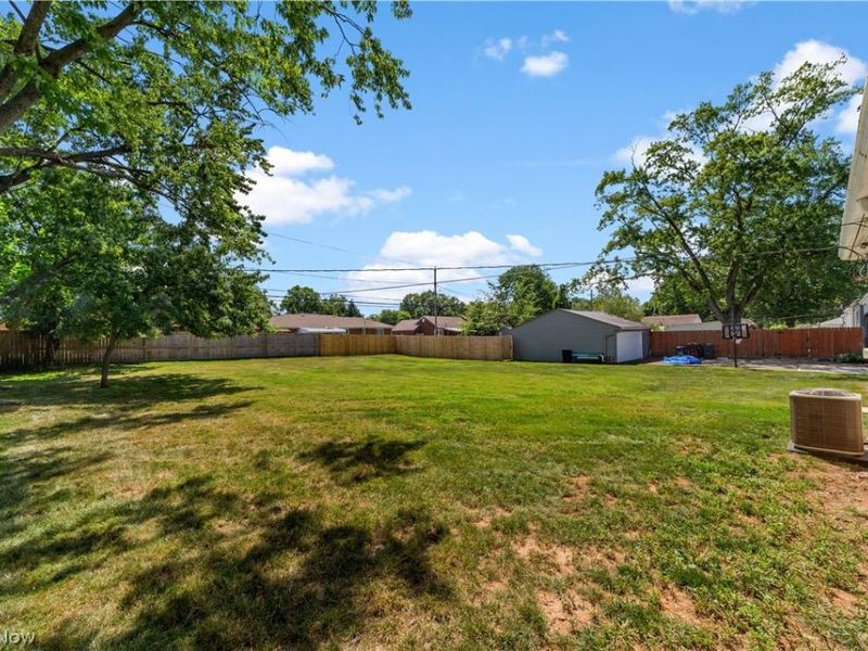 9319 Pinegrove Avenue , Parma, OH 44129 Photo 34