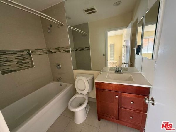 3205 Bartdon Avenue, Inglewood, CA 90303