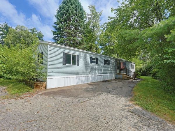4 Matthew Road, Hooksett, NH 03106
