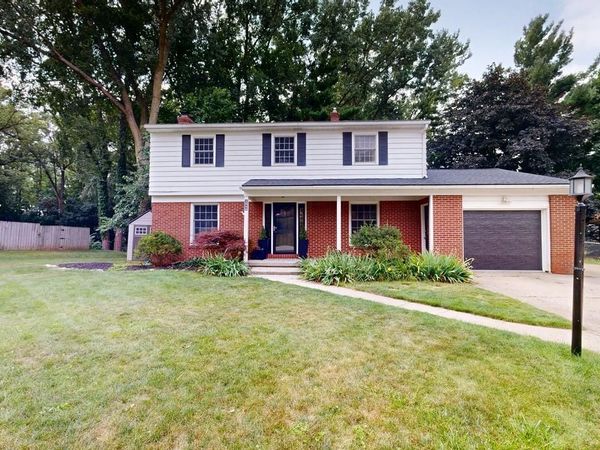 2046 Acton Road NW, Grand Rapids, MI 49504