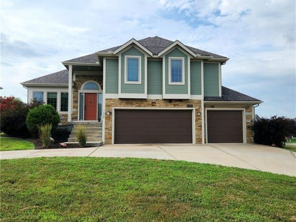 7604 N Amoret Avenue, Kansas City, MO 64151