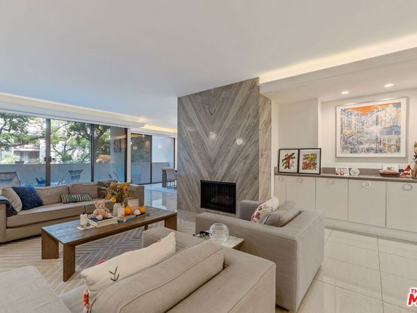 325 N Oakhurst Drive, Unit 203, Beverly Hills, CA 90210