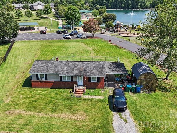 907 Lakeview Drive , Pineville, NC 28134