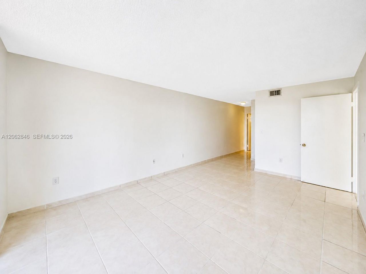 7921 Byron Ave , Unit 404, Miami Beach, FL 33141 Photo