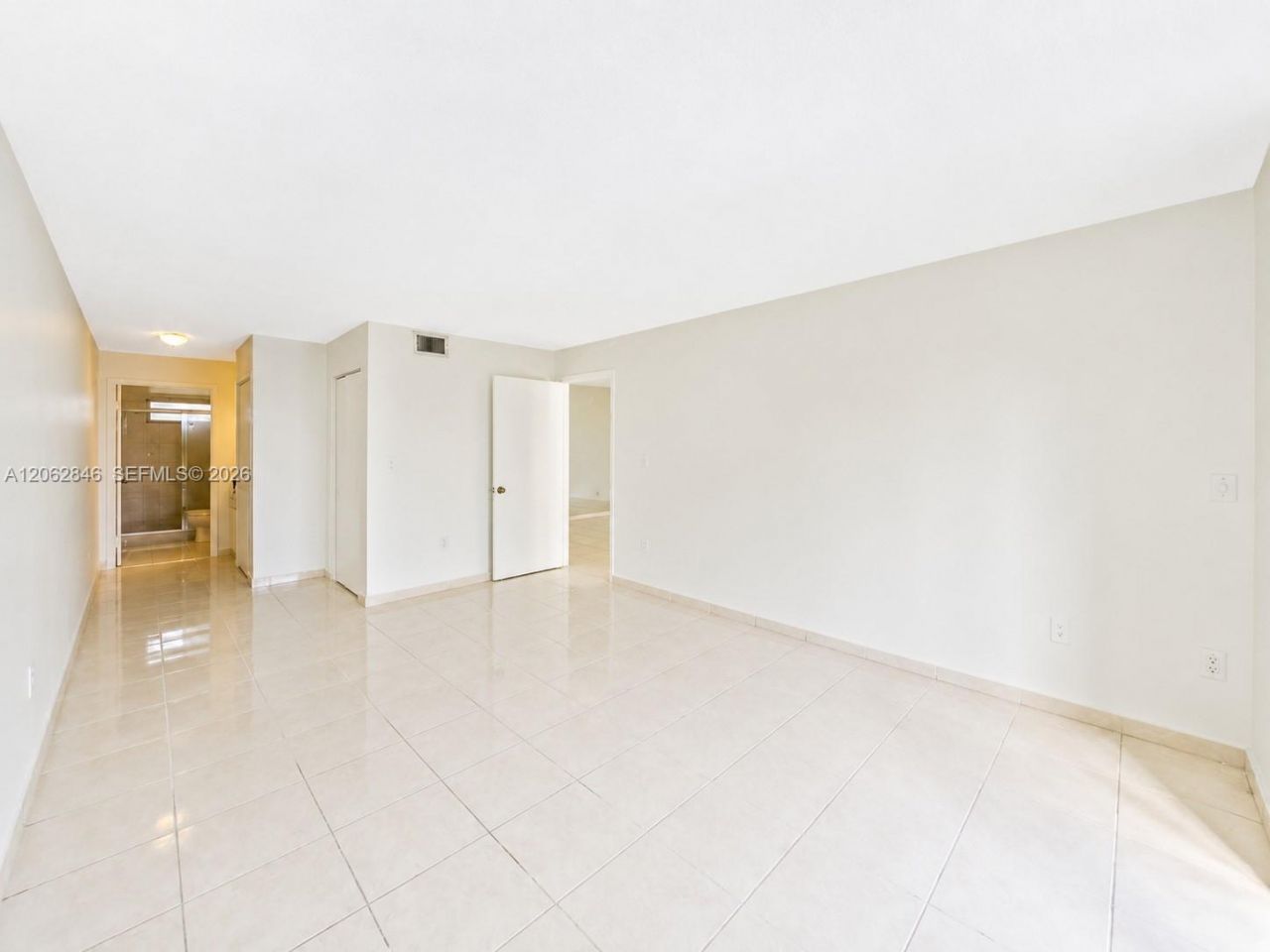 7921 Byron Ave , Unit 404, Miami Beach, FL 33141 Photo