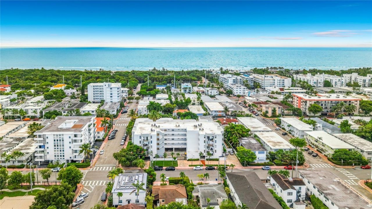 7921 Byron Ave , Unit 404, Miami Beach, FL 33141 Photo