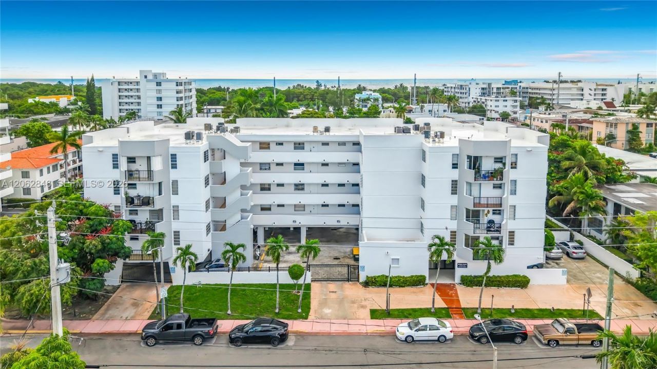 7921 Byron Ave , Unit 404, Miami Beach, FL 33141 Photo