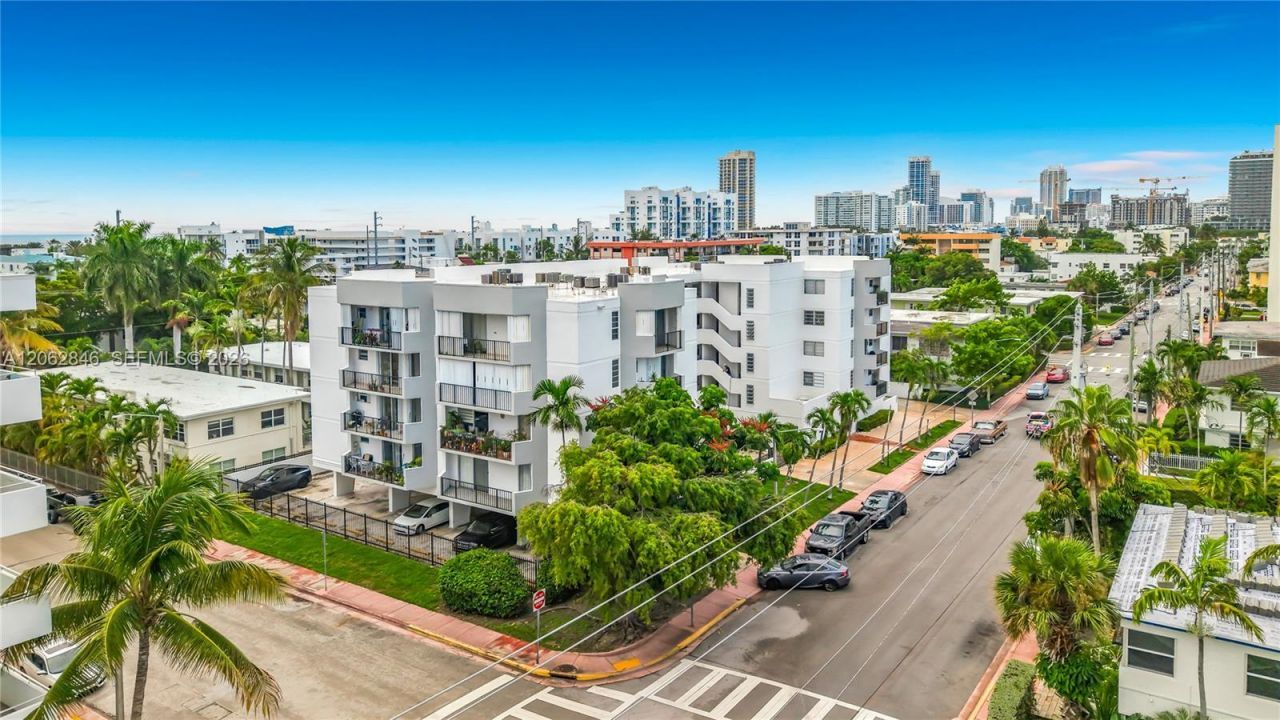 7921 Byron Ave , Unit 404, Miami Beach, FL 33141 Photo