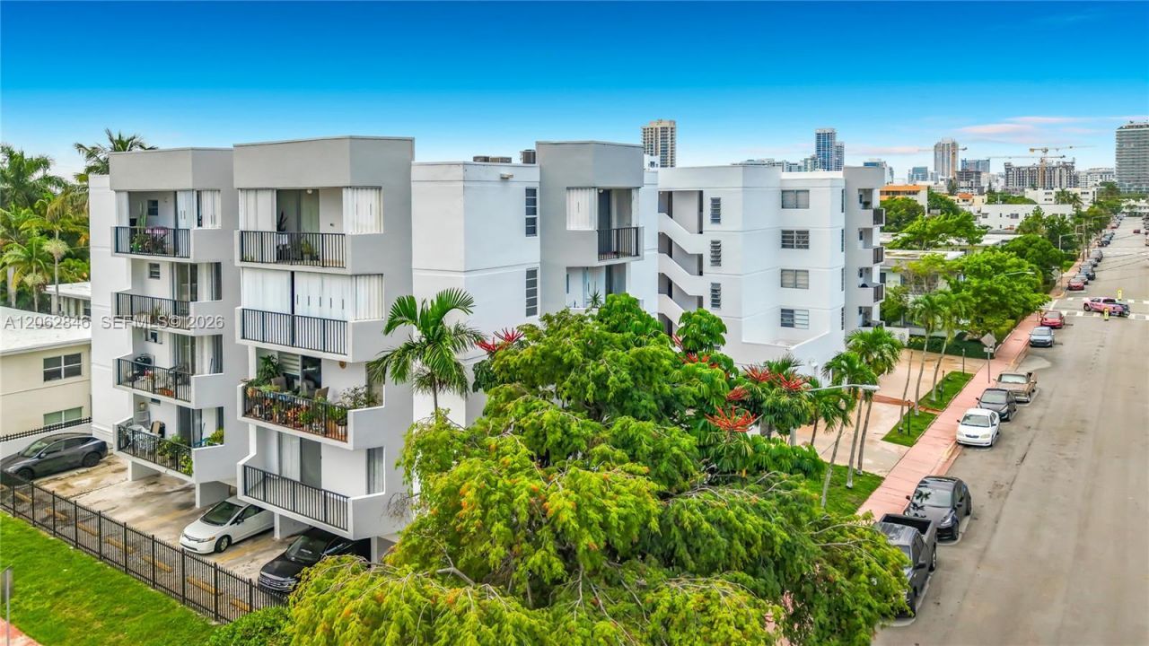 7921 Byron Ave , Unit 404, Miami Beach, FL 33141 Photo