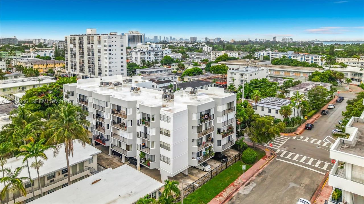 7921 Byron Ave , Unit 404, Miami Beach, FL 33141 Photo