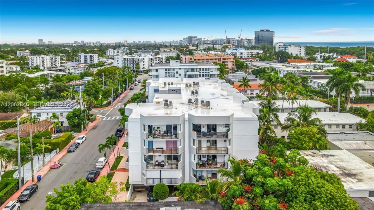 7921 Byron Ave , Unit 404, Miami Beach, FL 33141 Photo
