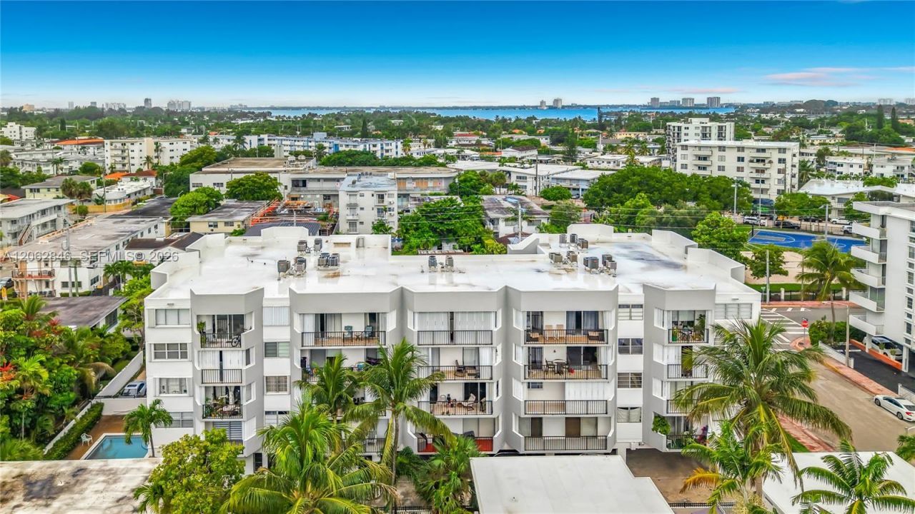 7921 Byron Ave , Unit 404, Miami Beach, FL 33141 Photo