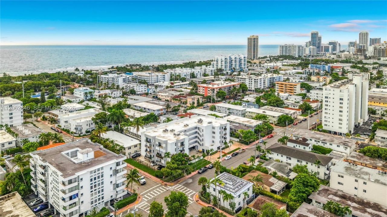 7921 Byron Ave , Unit 404, Miami Beach, FL 33141 Photo