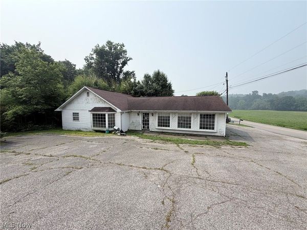 2281 Dupont Road, Parkersburg, WV 26101