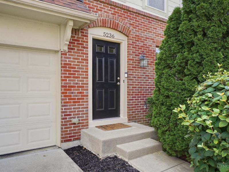 5236 Crested Owl Court, Hamilton Twp, OH 45152 Photo 2