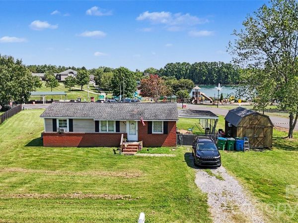 907 Lakeview Drive , Pineville, NC 28134