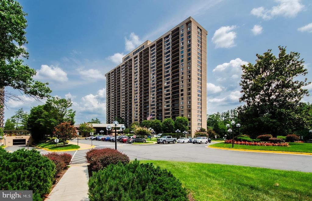 3705 S George Mason Drive, Unit 902S, Falls Church, VA 22041 Main Photo