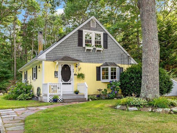 95 Winslow Rd, Falmouth, MA 02556