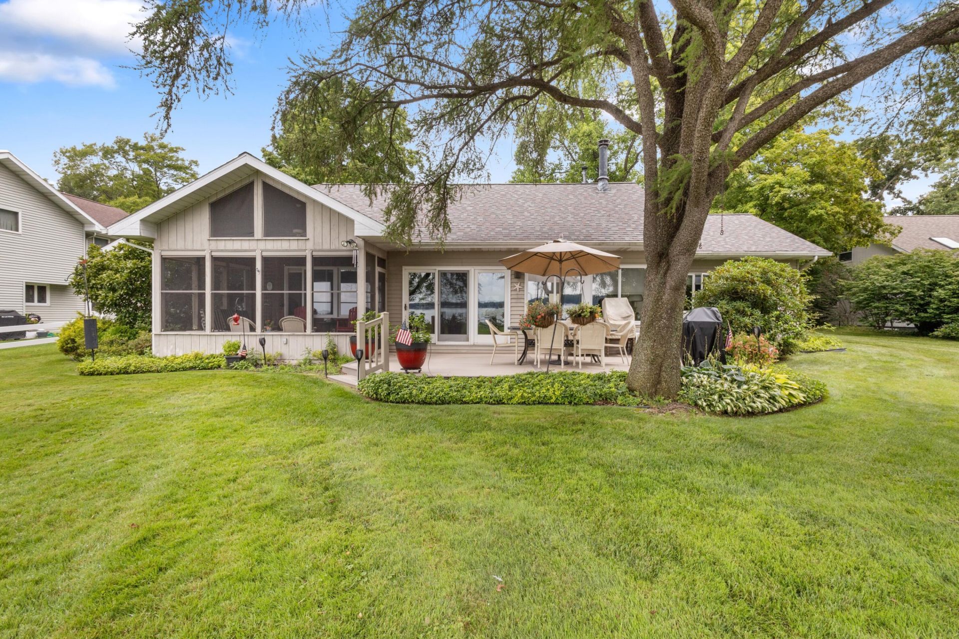 21465 N Shore Drive, Sturgis, MI 49091 Main Photo