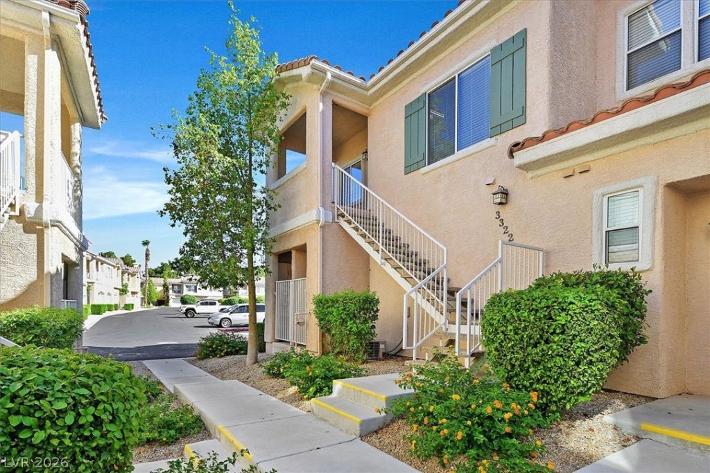 251 S Green Valley Parkway , Henderson, NV 89012