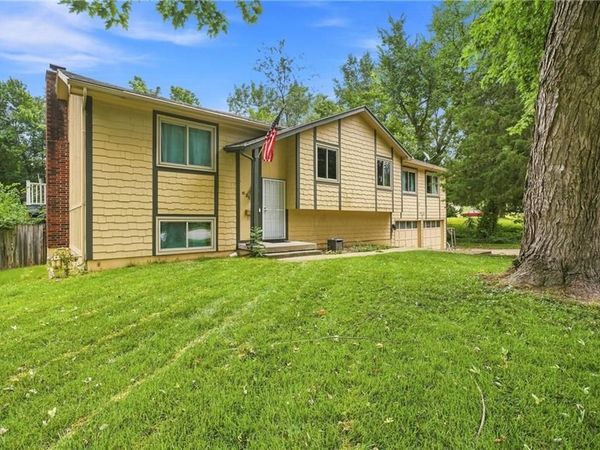 6212 E Red Bridge Road, Kansas City, MO 64134