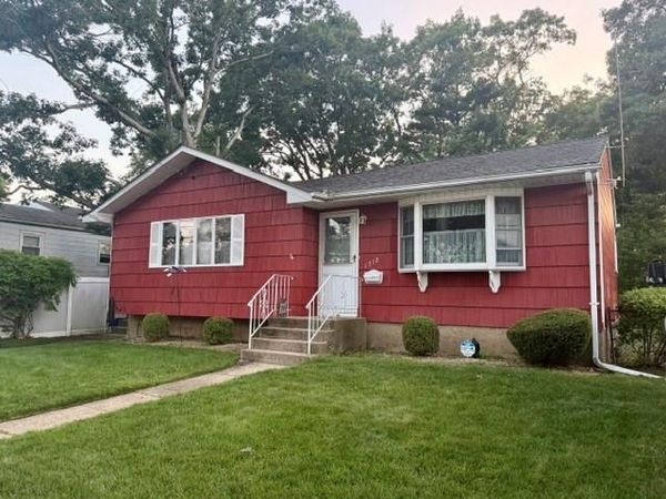 West Babylon, NY 11704