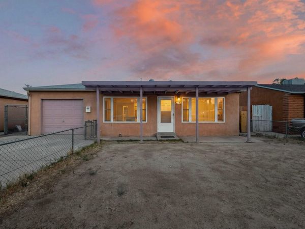417 Rhode Island Street NE, Albuquerque, NM 87108