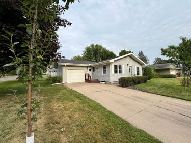 105 1st Street SE, Plainview, MN 55964