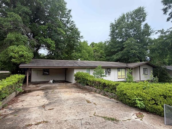 100 Southern Hills Dr., Hattiesburg, MS 39401