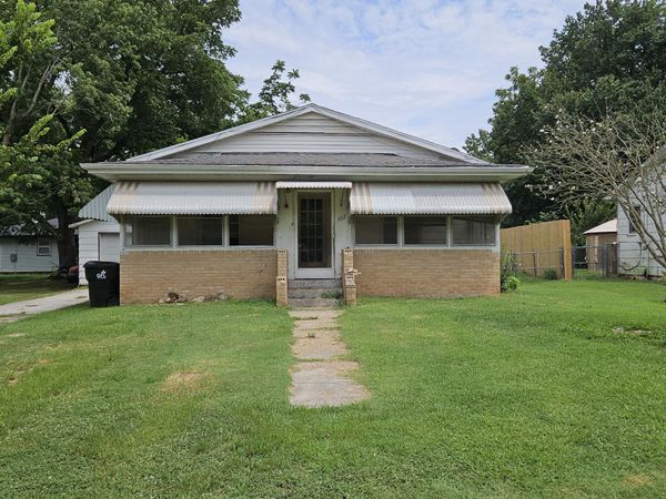 302 S Chicago Avenue , Marionville, MO 65705