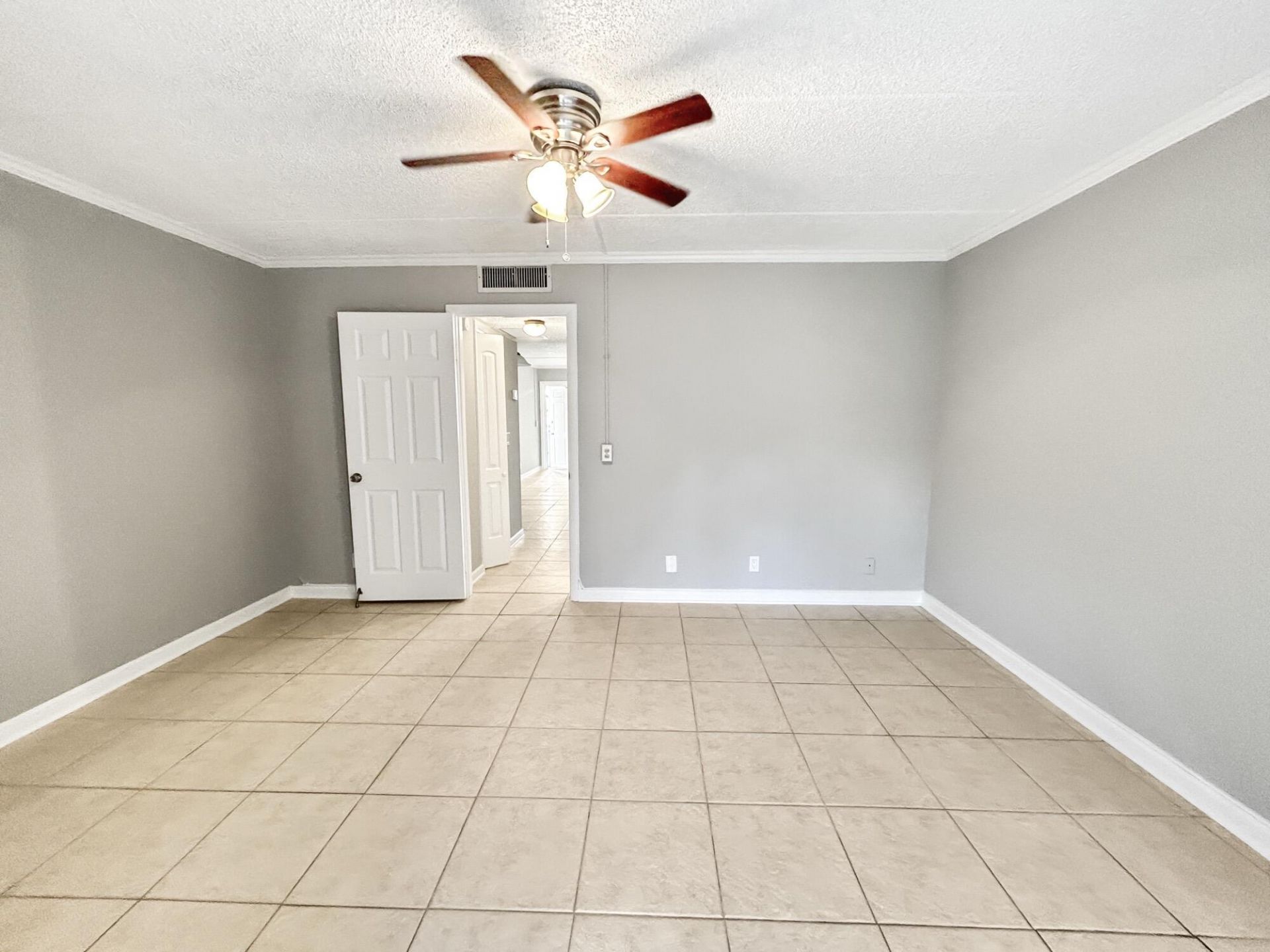 400 Village Green Circle W, Unit 202, Palm Springs, FL 33461 Photo