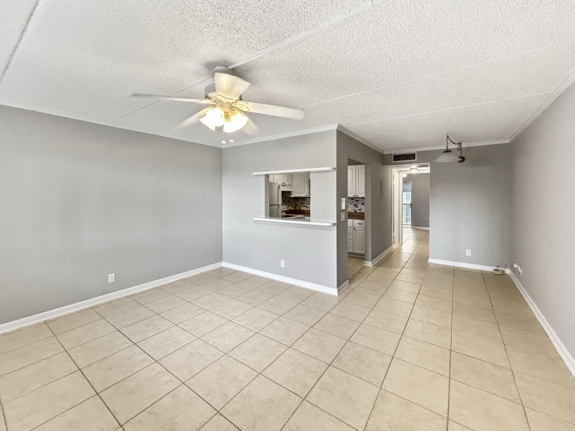 400 Village Green Circle W, Unit 202, Palm Springs, FL 33461 Photo