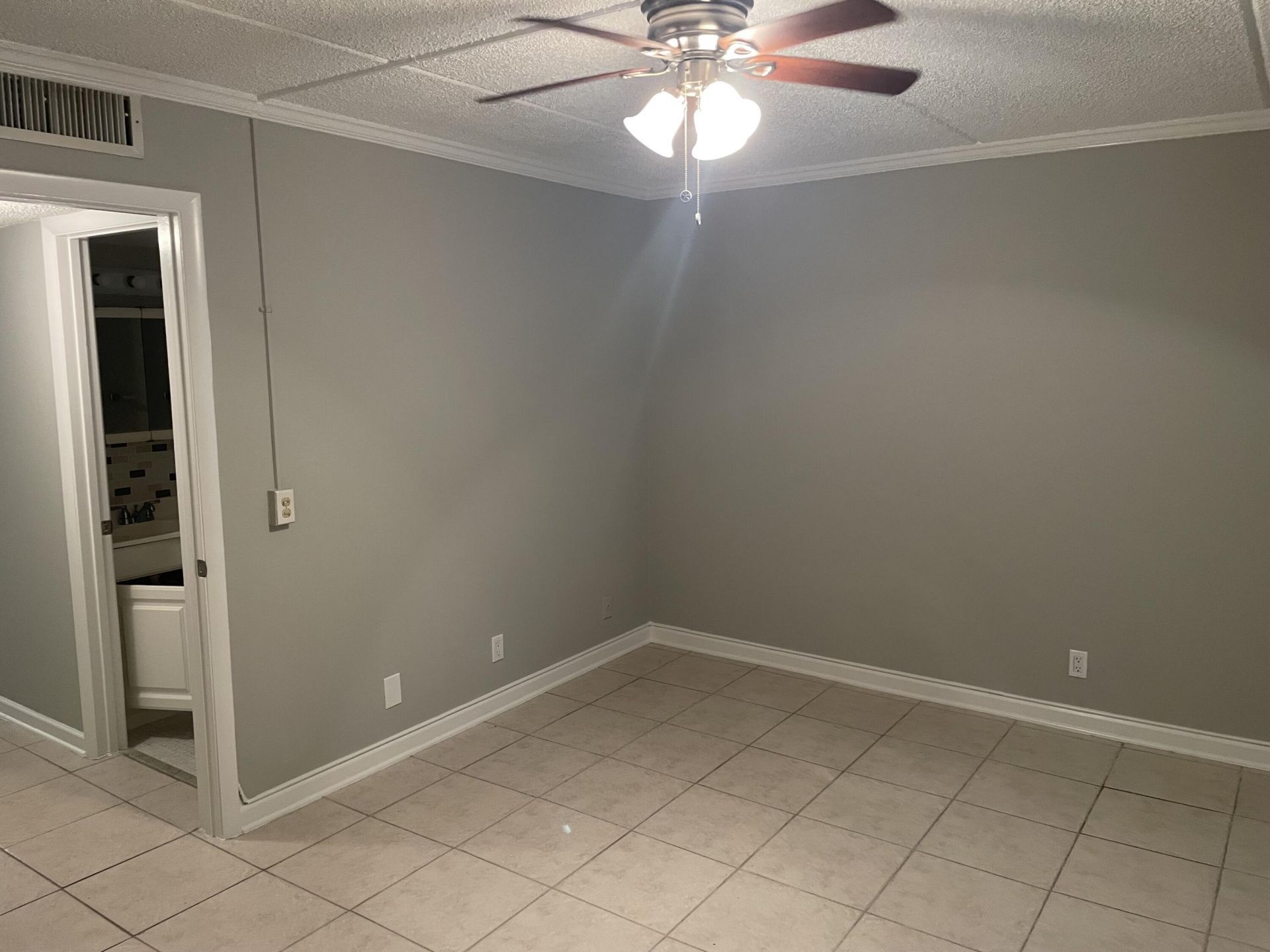 400 Village Green Circle W, Unit 202, Palm Springs, FL 33461 Photo