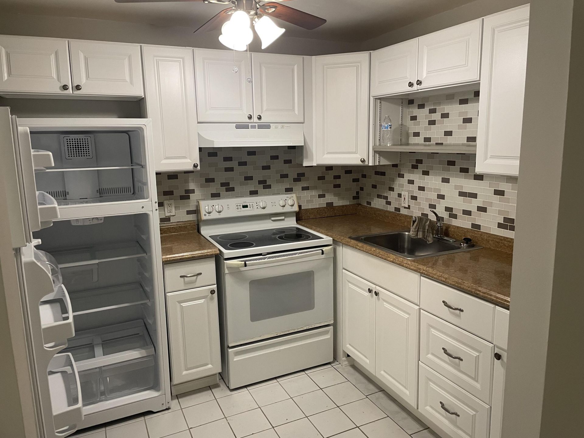 400 Village Green Circle W, Unit 202, Palm Springs, FL 33461 Photo