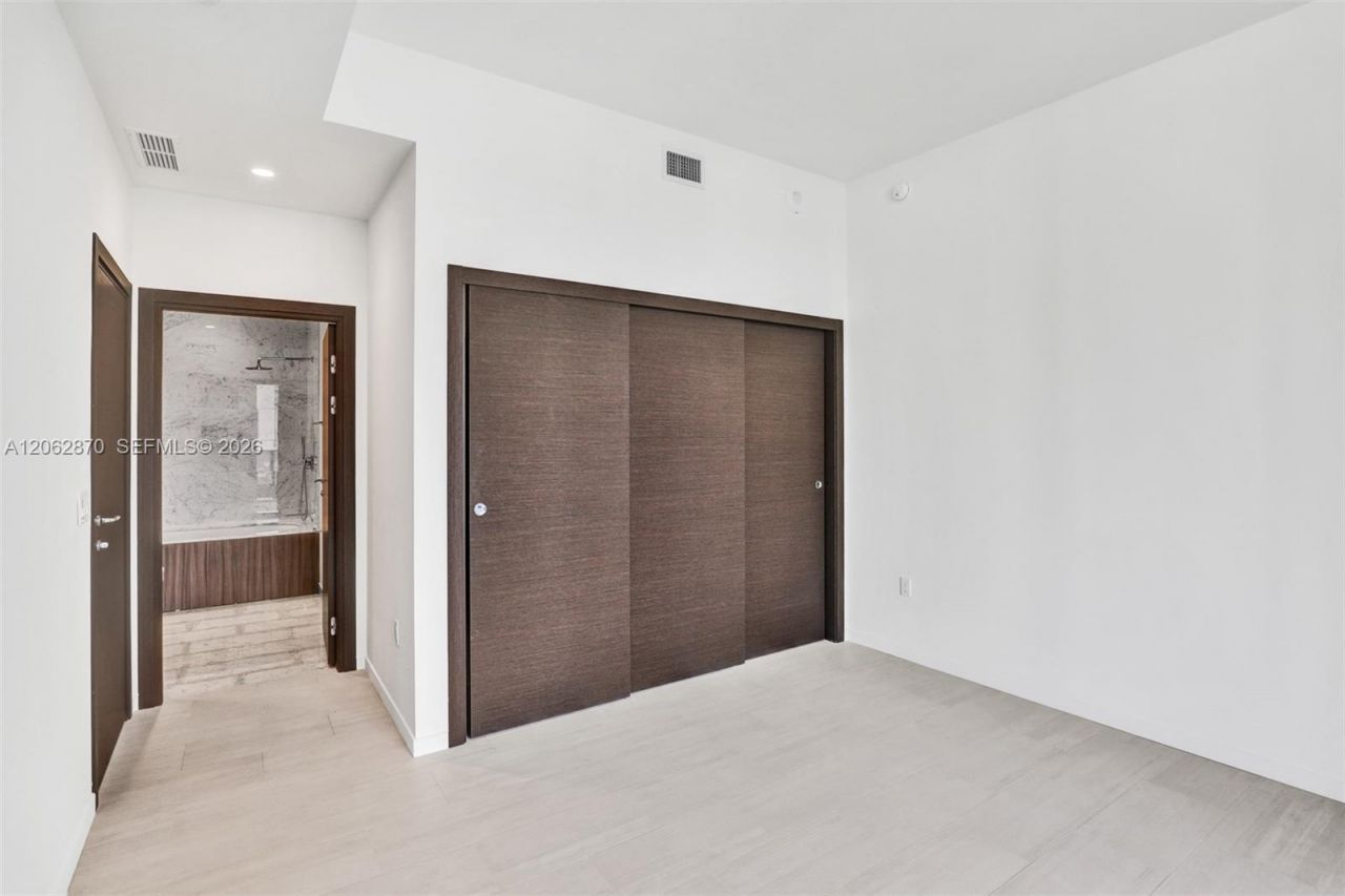 1000 Brickell Plaza , Unit 1904, Miami, FL 33131 Photo