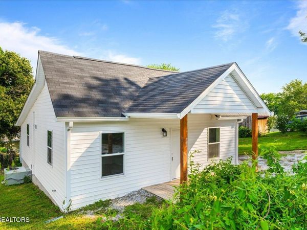 608 E Walden St, LaFollette, TN 37766