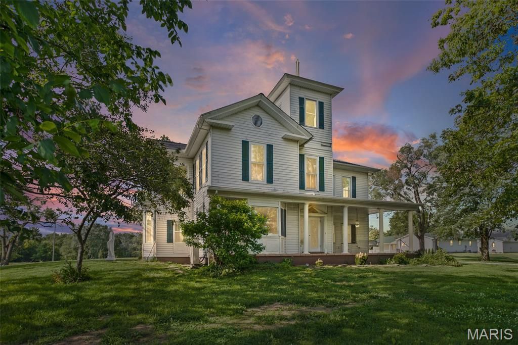 401 E Fairgrounds Avenue , Jerseyville, IL 62052 Main Photo