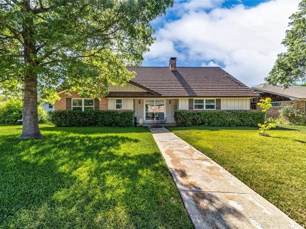 2923 Green Meadow Drive , Dallas, TX 75228